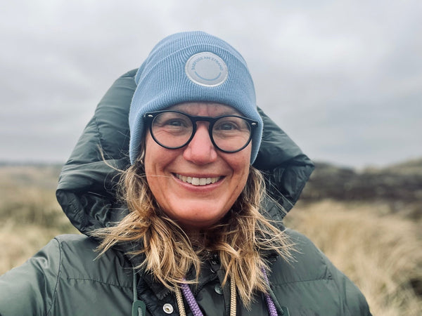 Beanie NOA “barfuss am Strand” Patch grau - Sylter - Marken