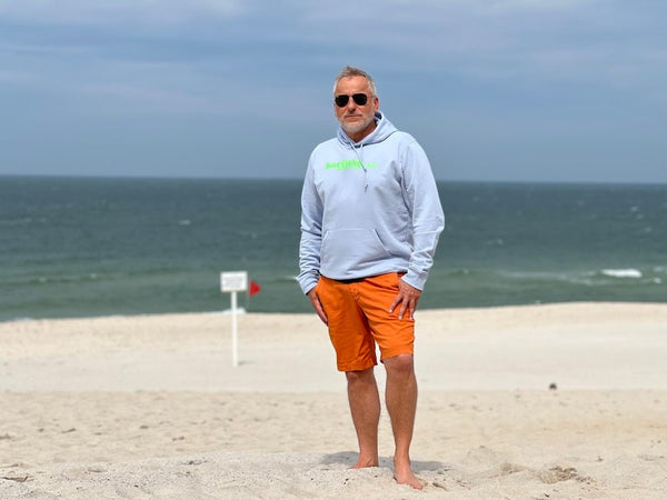 Hoodie LUCA „barfuss am Strand“ in serene blue (unisex) - Sylter - Marken